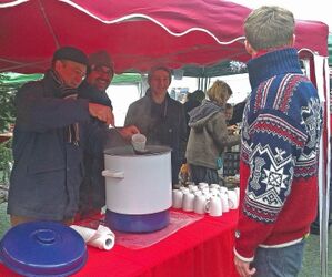 Ein Glühwein, sswei Glüfein, draaaillüain