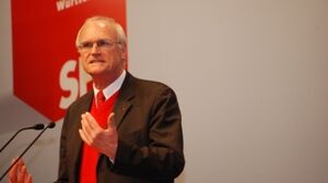 Lothar Binding während seiner Rede auf dem Landesparteitag in Singen 