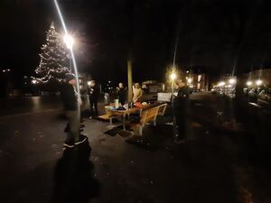 Auf dem Wilhelmsplatz in vorweihnachtlicher Runde