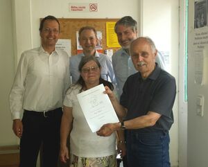 Erster Ehrenvorsitzender unseres Ortsvereins: Alex Füller (mit Urkunde)