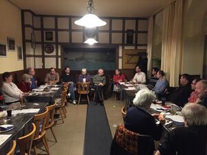 Voll besetztes Nebenzimmer in der Friedensglocke