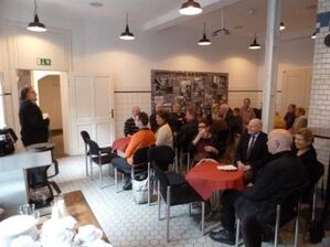 Der Hausherr, unser Ortsvereinsmitglied Walter Mühlhausen, begrüßt die Gäste