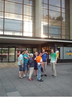 Auf zum Grünen Band! Unser Vorsitzender Eberhard Schick gibt die Richtung vor.